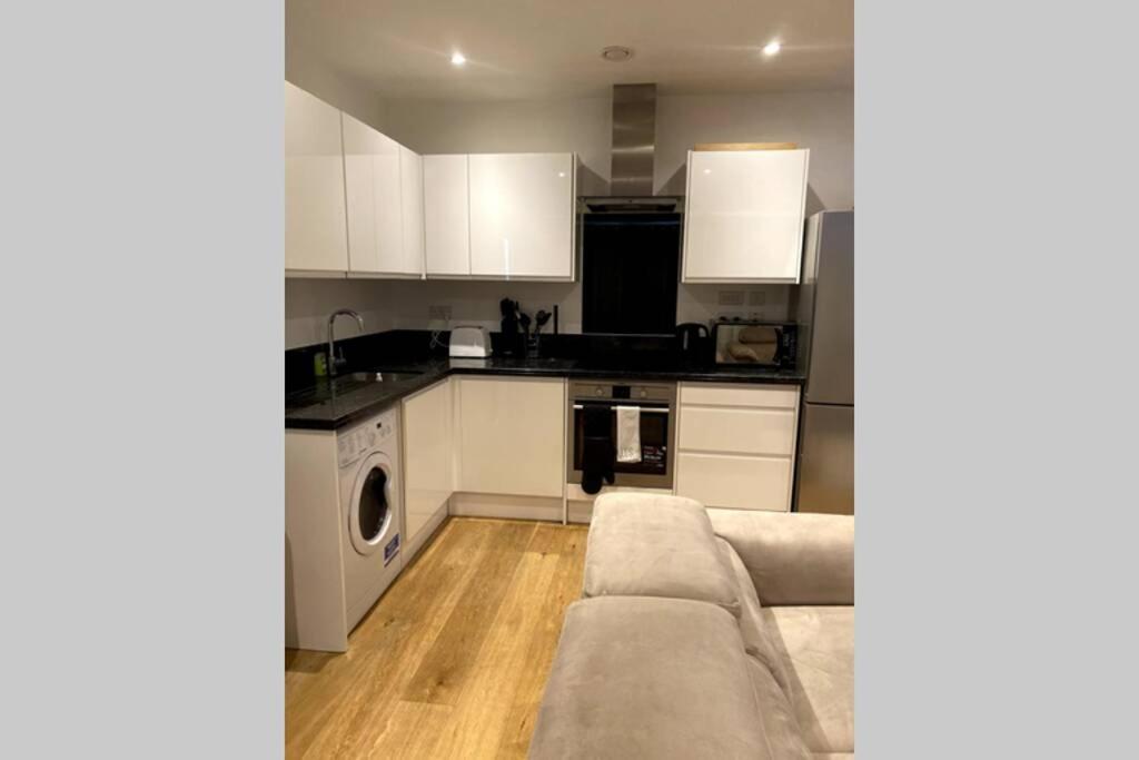 Luxury 1 Bedroom Apartment With Netflix & Parking Borehamwood Exterior foto